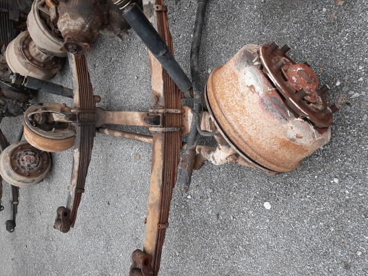 แท่น พร้อม เพลา คานหน้า แหนบ 1 ชุด Nissan 430