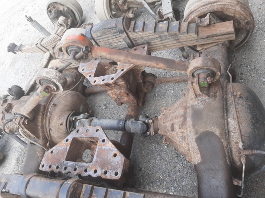 แท่น พร้อม เพลา 1 ชุด Fuso