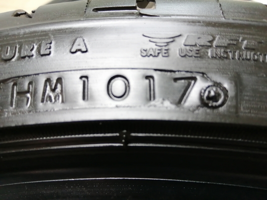 ยาง Bridgestone S001 225 35 19 ปี18 สภาพ95\%  ดอกเต็ม ไม่มีปะ ใช้ยาว ราคาไม่แพง