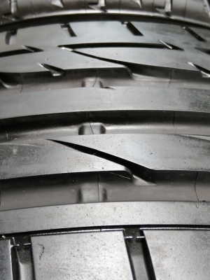 ยาง Bridgestone S001 225 35 19 ปี18 สภาพ95\%  ดอกเต็ม ไม่มีปะ ใช้ยาว ราคาไม่แพง