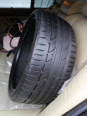 ยาง Bridgestone S001 225 35 19 ปี18 สภาพ95\%  ดอกเต็ม ไม่มีปะ ใช้ยาว ราคาไม่แพง