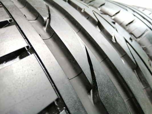 ยาง Bridgestone S001 225 35 19 ปี18 สภาพ95\%  ดอกเต็ม ไม่มีปะ ใช้ยาว ราคาไม่แพง