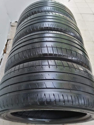 ยาง​ Michelin​ PS4 235​ 45​ 18 กลางปี​18​ เต็ม​ ไม่มีปะ ใช้ยาว ราคาไม่​แพง​