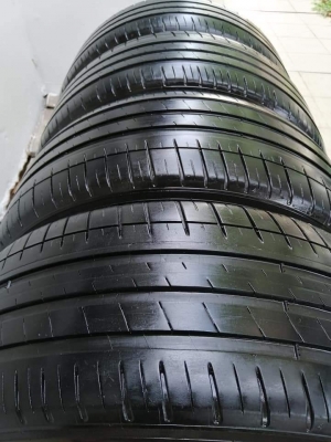 ยาง​ Michelin​ PS4 235​ 45​ 18 กลางปี​18​ เต็ม​ ไม่มีปะ ใช้ยาว ราคาไม่​แพง​