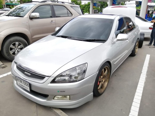 ยาง​ Michelin​ PS4 235​ 45​ 18 กลางปี​18​ เต็ม​ ไม่มีปะ ใช้ยาว ราคาไม่​แพง​