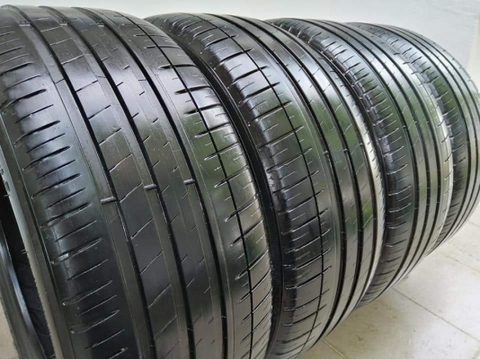 ยาง Michelin PS4 235 45 18 กลางปี18 เต็ม ไม่มีปะ ใช้ยาว ราคาไม่แพง ยาง Michelin PS4 235 45 18 กลางปี18 เต็ม ไม่มีปะ ใช้ยาว ราคาไม่แพง
