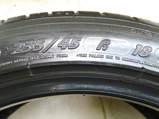 ยาง​ Michelin​ PS4 235​ 45​ 18 กลางปี​18​ เต็ม​ ไม่มีปะ ใช้ยาว ราคาไม่​แพง​