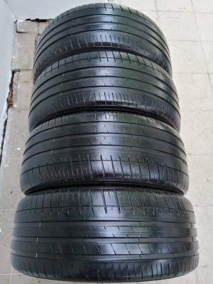ยาง​ Michelin​ PS4 235​ 45​ 18 กลางปี​18​ เต็ม​ ไม่มีปะ ใช้ยาว ราคาไม่​แพง​
