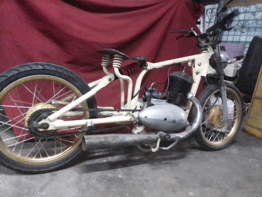 รถมอเตอร์ไซค์ jawa250