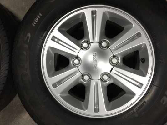 ล้ออีซูซุ ขอบ15+ยางบริสโตน215/70/15ปี17 ล้อสวยยางสวย ชุด6500บาท สนใจโทร0879050181.ส่งได้ทั่วไทย