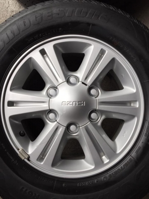 ล้ออีซูซุ ขอบ15+ยางบริสโตน215/70/15ปี17 ล้อสวยยางสวย ชุด6500บาท สนใจโทร0879050181.ส่งได้ทั่วไทย