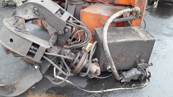 ขายเครน HIAB เฮียบพับ 4.75 ตัน+บุ้งกี้ นำเข้า   โทร084-5424150 line id : rapinzat