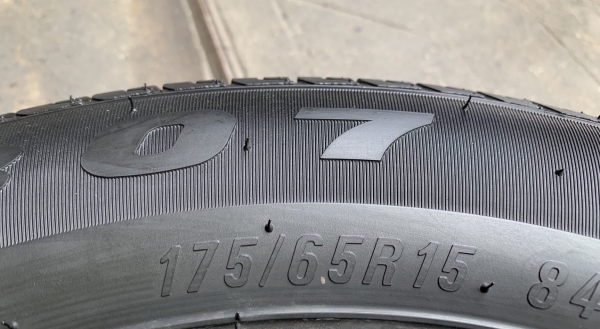 ยางใหม่ป้ายแดง 175-65-15 Maxxis ปี 19 ตุ่มเด้งๆ เส้นสีจัดจ้านทุกเส้น ยางใหม่ป้ายแดง 175-65-15 Maxxis ปี 19 ตุ่มเด้งๆ เส้นสีจัดจ้านทุกเส้น