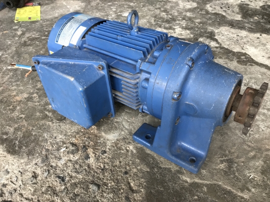 ขายมอเตอร์เกียร์ Cycro drive Sumitomo made in Japan อัตราทด 1:11 มีระบบเบรคในตัว เพลาออกประมาณ 130รอบต่อนาที สภาพสวยเดิมๆ หมุนนิ่ม พร้อมใช้งาน