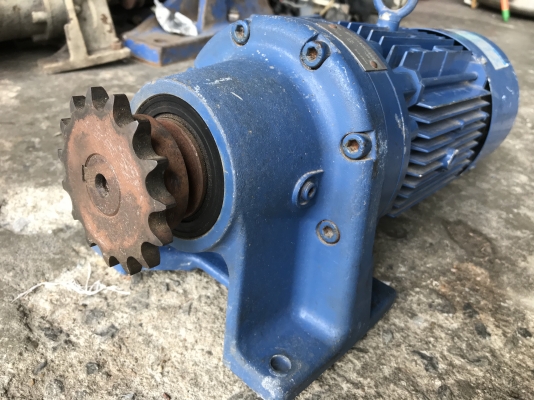 ขายมอเตอร์เกียร์ Cycro drive Sumitomo made in Japan อัตราทด 1:11 มีระบบเบรคในตัว เพลาออกประมาณ 130รอบต่อนาที สภาพสวยเดิมๆ หมุนนิ่ม พร้อมใช้งาน