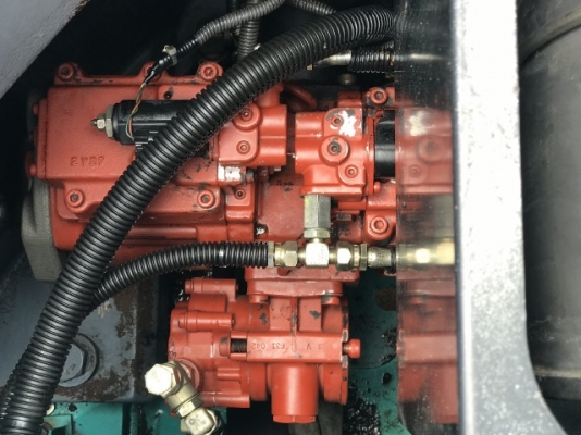 ขายรถขุด KOBELCO SK135SR ลายหัวกระแทก นำเข้าเองจากญี่ปุ่น สภาพสวยพร้อมใช้ มีVDOการทำงานครับ