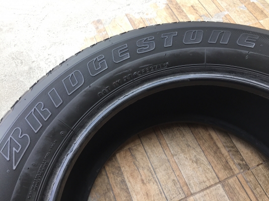 265-60-18 ยาง BRIDESTONE ปี 15 ชุด 4 เส้น 1500 ยางสวยไม่บวมมีรอยบดเส้นนึง ขายเป็นยางรัดแม็ก ราคาไม่ร 265-60-18 ยาง BRIDESTONE ปี 15 ชุด 4 เส้น 1500 ยางสวยไม่บวมมีรอยบดเส้นนึง ขายเป็นยางรัดแม็ก ราคาไม่ร