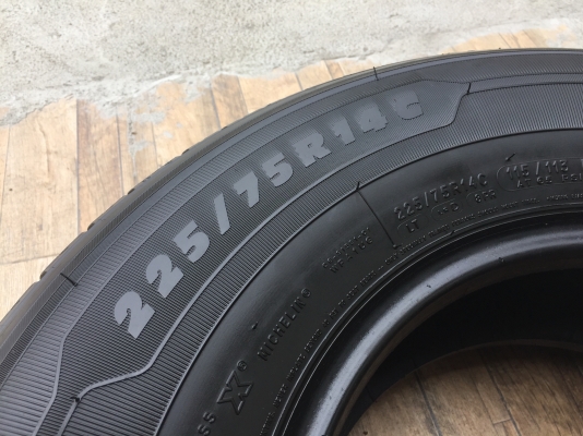 225-75-14 ปี 18 1 ปี 16 1 ยาง MICHELIN XCD 2 เส้น 1900 ยางสวยไม่บวมไม่กินข้างดอกยางเหลือเยอะเอาไปวิ่ 225-75-14 ปี 18 1 ปี 16 1 ยาง MICHELIN XCD 2 เส้น 1900 ยางสวยไม่บวมไม่กินข้างดอกยางเหลือเยอะเอาไปวิ่