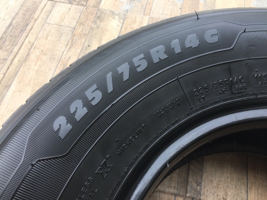225-75-14 ปี 17 ยาง MICHELIN XCD 2 เส้น 1900 ยางสวยไม่บวมไม่กินข้างดอกยางเหลือเยอะเอาไปวิ่งกันใด้อีก