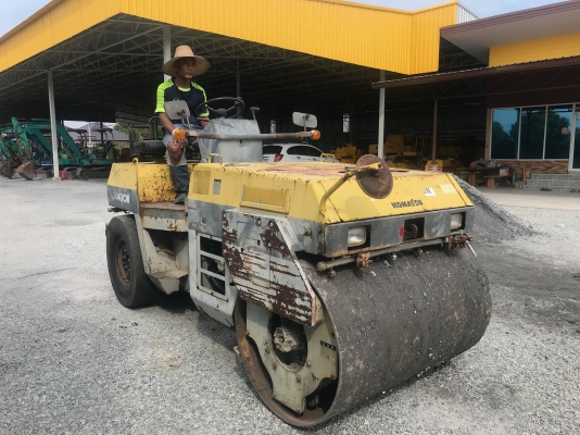 ขายรถบด4ตันKOMATSUรุ่นJV40CW-2นำเข้าญี่ปุ่นไม่เคยใช้งานในไทย หน้าเหล็กหลังยาง ขับ2เพลาเอวอ่อน เครื่อ ขายรถบด4ตันKOMATSUรุ่นJV40CW-2นำเข้าญี่ปุ่นไม่เคยใช้งานในไทย หน้าเหล็กหลังยาง ขับ2เพลาเอวอ่อน เครื่อ