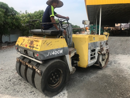 ขายรถบด4ตันKOMATSUรุ่นJV40CW-2นำเข้าญี่ปุ่นไม่เคยใช้งานในไทย หน้าเหล็กหลังยาง ขับ2เพลาเอวอ่อน เครื่อ