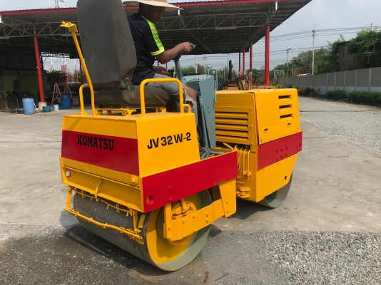 ขายรถบดKOMATSUรุ่นJV32W-2นำเข้าญี่ปุ่นมีเอกสาร หนัก2.5ตันเครื่องดีเซล1สูบสภาพดีพร้อมใช้0818302909จิร