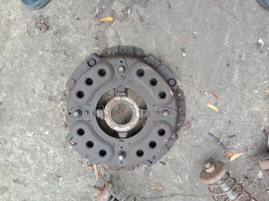 ขายกระโปรงครัชHINO. 13นิ้วราคา2000 โทร095-8879573