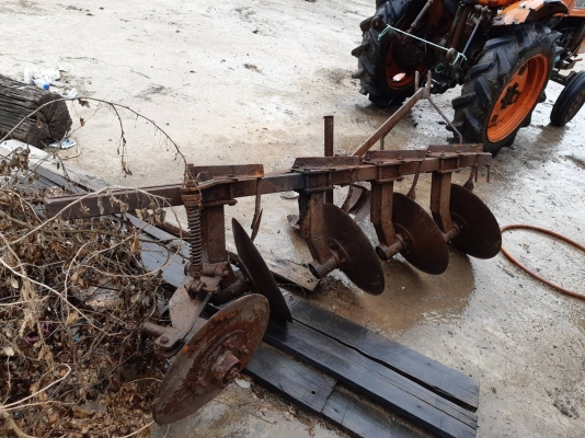 ผาบุกเบิก4ใบสภาพพอใช้คับ ผาบุกเบิก4ใบสภาพพอใช้คับ