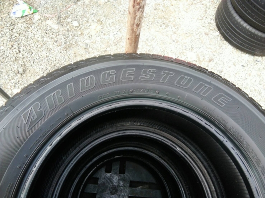 ขายยาง265/60R18 บริดจสโตน ปี18 ดอกยางสดมากหนาเต็มสวยทุกเส้นไม่มีกินข้างไม่มีปะใช้งานกันยาวๆคุ้มสุดๆ 