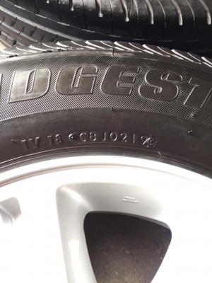 ล้ออีซูซุ15+บริสโตน215/70/15ปี19 ถอดป้ายแดง ใช้งานไปพันโล ดอกยางเต็มๆ สนใจสอบถามได้ครับ