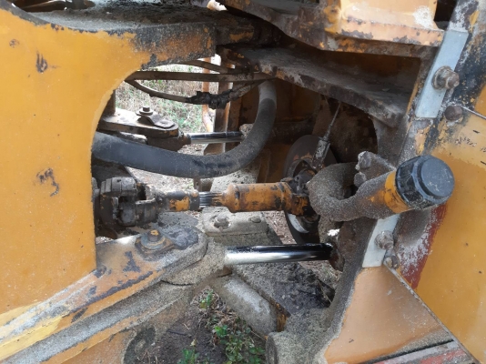 ขายรถตักล้อยาง TCM 830