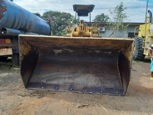 ขายรถตักล้อยาง TCM 830