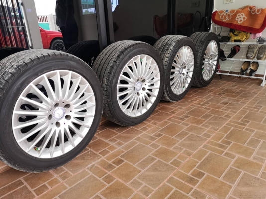ขายด่วนล้อแม็กพร้อมยาง มือสอง Benz W212 ปี18
