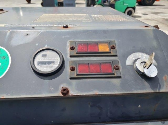 เครนขาแมลงมุม UNIC URW375CD-RSA ยกได้ 2.93 ตัน มือสองญี่ปุ่น