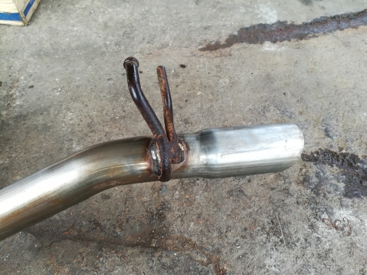 ขาย. ท่อเดิม vios.โฉม ปี 07- 13.  มือ 2.แท้ติดรถ.ไม่ผุ.ไม่รั่ว  สภาพอื่นๆโดยรวมตามรูป เลยครับ.  ขาย . ราคา 1,000 บาท. รวมส่ง ปณ.  อยู่ในเมืองลำปาง.มาดูได้ครับ.   .สนใจโทร สอบถามได้ครับ. 084-7409635.   ขอบคุณครับ