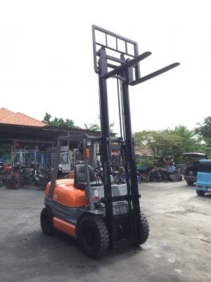 ขาย โฟรคลิฟท์ โตโยต้า รุ่น 6   เครื่อง ดีเซล