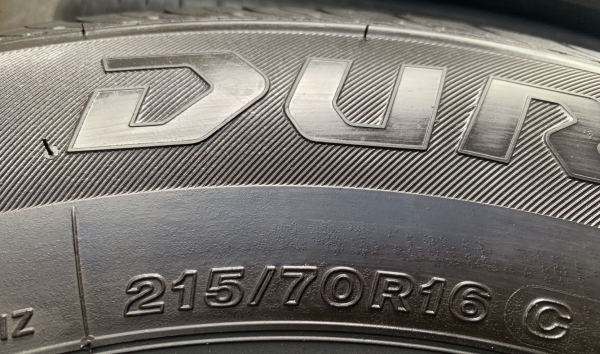 ยางป้ายแดง 215-70-16 Bridgestone ปี 19 ดอกเต็มๆ ตุ่มเป้งๆทุกเส้น ยางป้ายแดง 215-70-16 Bridgestone ปี 19 ดอกเต็มๆ ตุ่มเป้งๆทุกเส้น