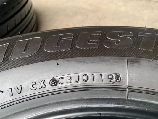 ยางป้ายแดง 215-70-16 Bridgestone ปี 19 ดอกเต็มๆ ตุ่มเป้งๆทุกเส้น ยางป้ายแดง 215-70-16 Bridgestone ปี 19 ดอกเต็มๆ ตุ่มเป้งๆทุกเส้น