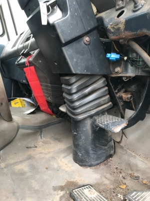 รถ10ล้อหัวลากยี่ห้อ ISUZU  รุ่น FXZ23KFY  240 แรงม้า  จดทะเบียนปี 2536