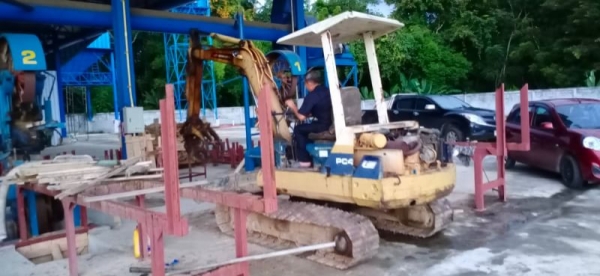 ขายKOMATSU PC40-6 มีหัวคีปบุ้งกี๋ราคา 220,000 ขายKOMATSU PC40-6 มีหัวคีปบุ้งกี๋ราคา 220,000