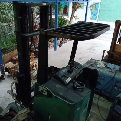 ตัวรถรถยกไฟฟ้า sumitomo 1.5 ตันเสาสูง 4 เมตร