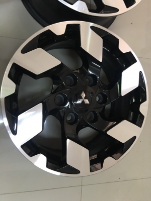 ล้อแม็กซ์ Triton 17 สภาพสวยๆ ทำสีปัดเงามาใหม่ ล้อแม็กซ์ Triton 17 สภาพสวยๆ ทำสีปัดเงามาใหม่