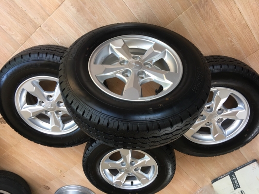 แม็กซ์ป้ายแดง Triton 15 พร้อมยางบริดโตน 215/70/15 ปี 19