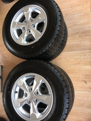 แม็กซ์ป้ายแดง Triton 15 พร้อมยางบริดโตน 215/70/15 ปี 19