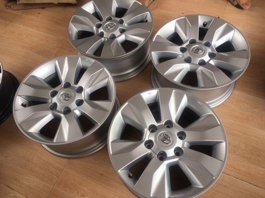 แม็กซ์ป้ายแดง Toyota Revo 17 สภาพใหม่ถอดป้ายแดง