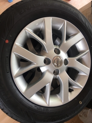 แม็กซ์ป้ายแดง Nissan Note 15 ยาง Dunlop 185/65/15 ปลายปี 18
