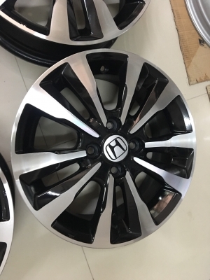 แม็กซ์ Honda City 15 ทำสีดำปัดเงามาใหม่สวยๆ สามารถใส่ยางเดิม City Jazz ได้เลย