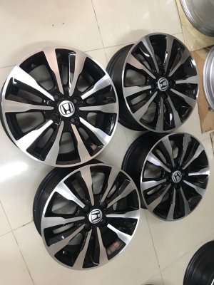 แม็กซ์ Honda City 15 ทำสีดำปัดเงามาใหม่สวยๆ สามารถใส่ยางเดิม City Jazz ได้เลย