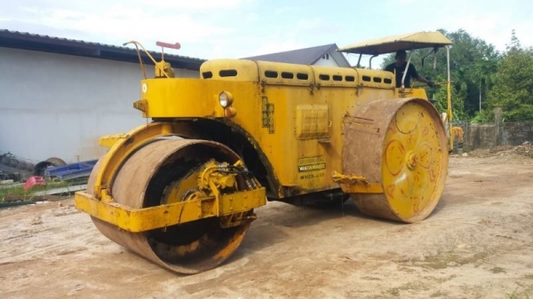 ขาย 235,000 รถบด 3 ล้อเหล็ก เล่มทะเบียน 12.5 ตัน WATANABE DYNAPAC  WMOLA10 สั่นสะเทือน 2 เพลา เครื่องดี เกียร์ดี  ล้อเหล็กหนา รถสวยพร้อมใช้งาน เอกสารพร้อมโอน รถอยู่ จันทบุรี 092-595-6777 061-446-2662 ญิ๋งยุ
