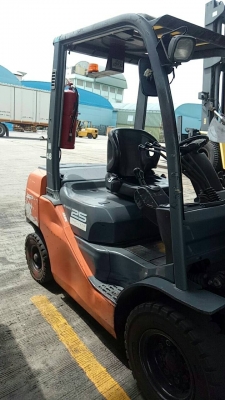 รถยกโตโยต้ารุ่น 8 เสาสูง 4.50 เมตร แผงงาสไลด์ เครื่องเบนซิน เกียร์ธรรมดา